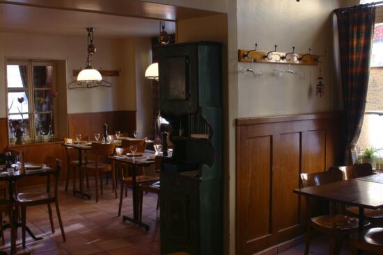 Le Café des Trois Sifflets