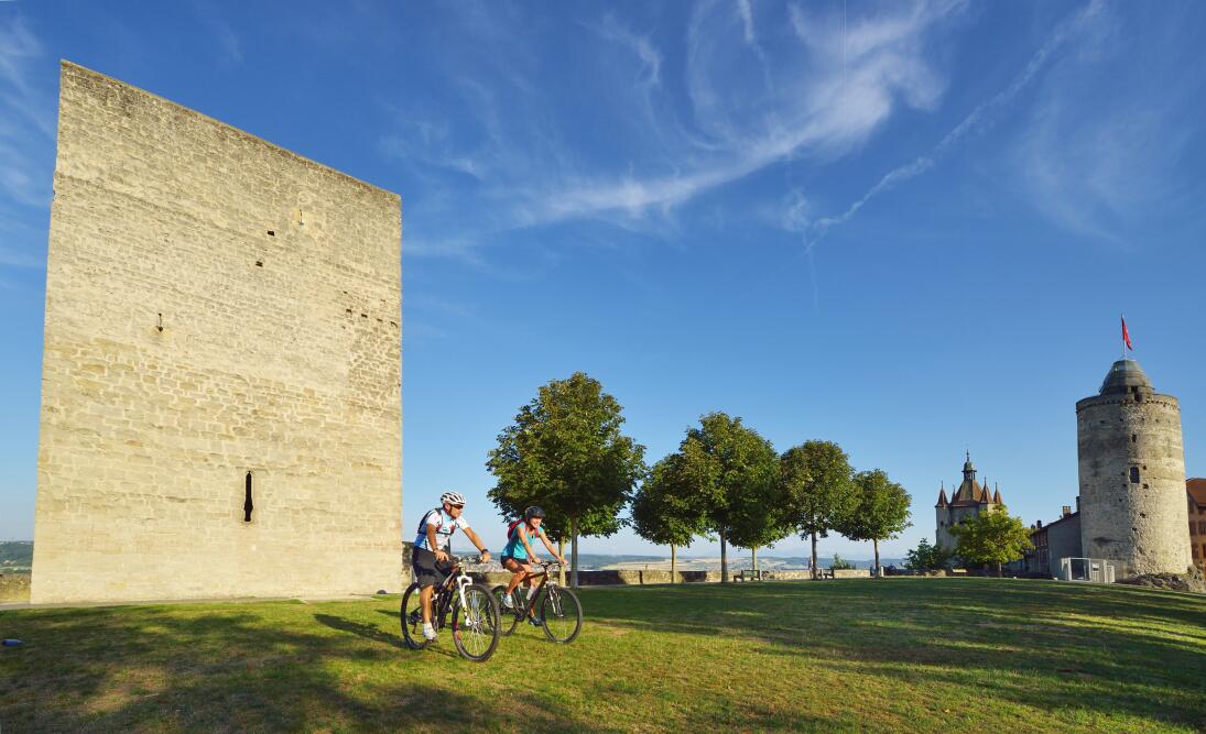 Esplanade du Château et Tour ronde