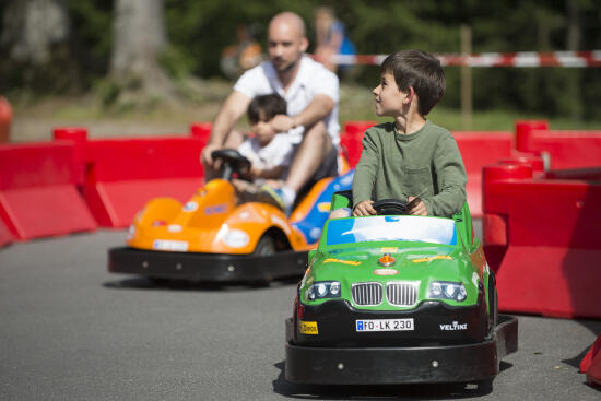 Circuit de petites voitures électriques pour enfants au Gryon Parc