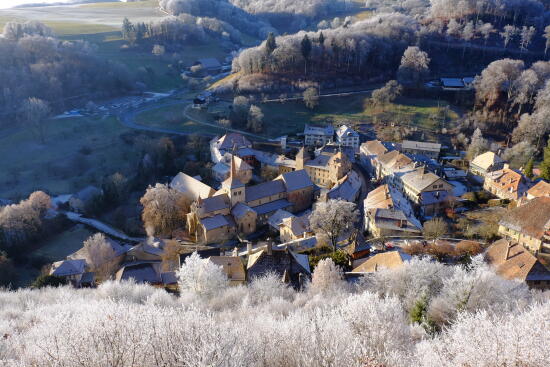 Romainmôtier, classé parmi les plus beaux villages de Suisse