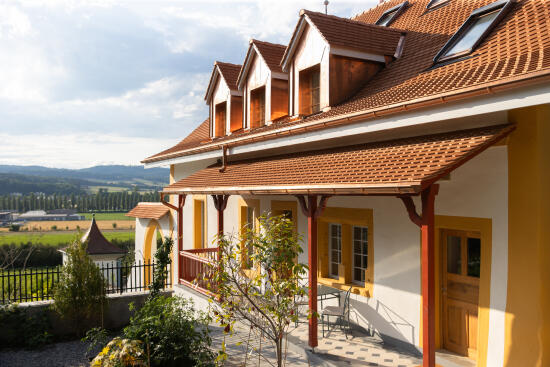 Photo du châtelet au coucher de soleil au château de Marnand