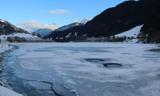 Lake Vernex frozen from the left side of the dam - Winter - Rossinière - Björn S.