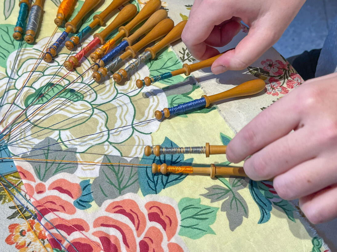 Introduction to bobbin lace