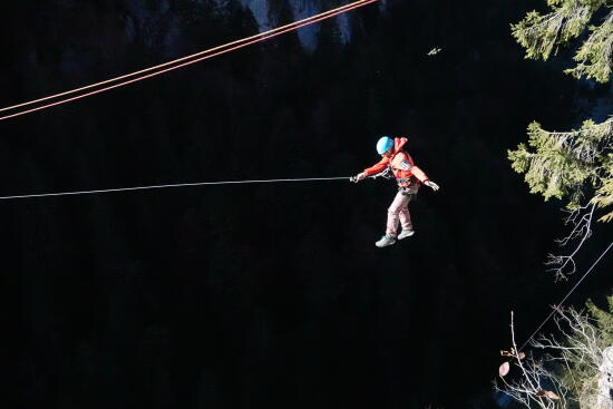 Saut pendulaire avec Guide concept