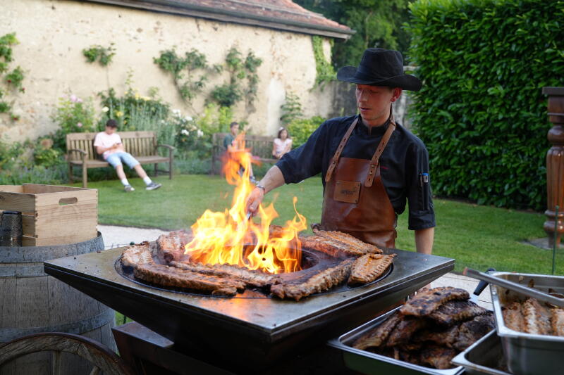 BBQ & LIVE MUSIC Evening